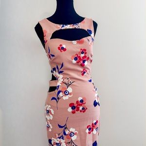 Large - fits like Medium - Bodycon Floral Dress